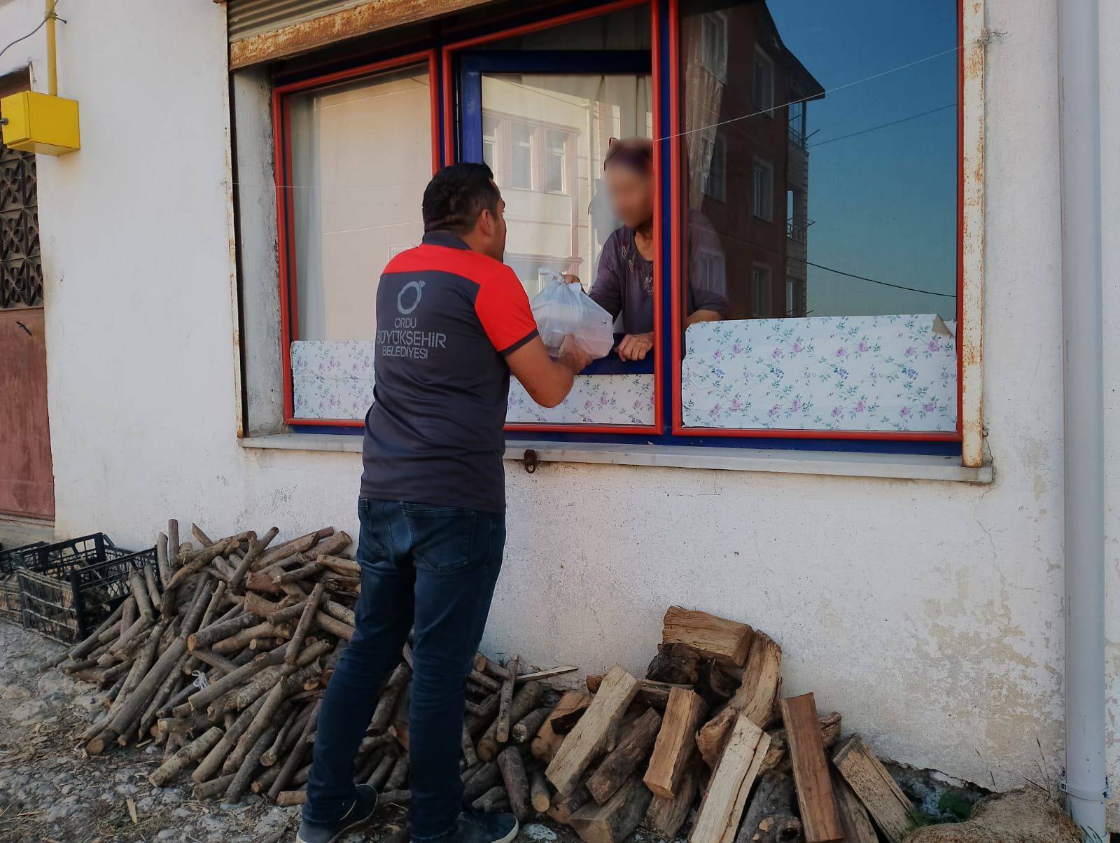 AŞEVİNDE KAZANLAR İHTİYAÇ SAHİPLERİ İÇİN KAYNIYOR